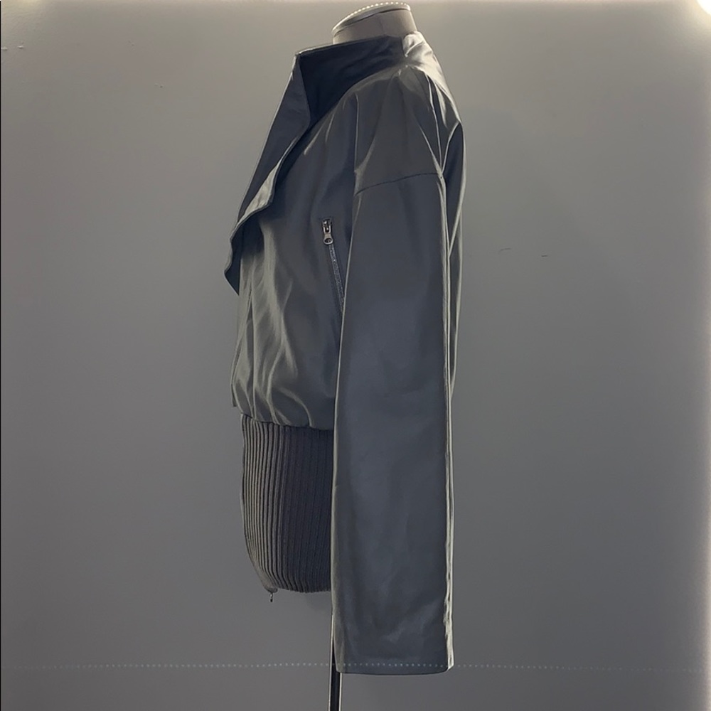 Leather jacket - Picture 2 of 4